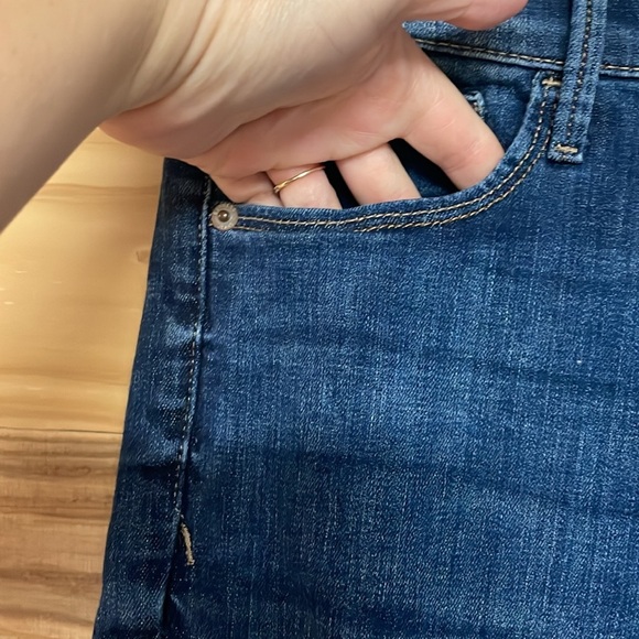 Express size 8R Medium Wash Mid-rise Jegging Super Stretch Distressed Jeans - Picture 3 of 12